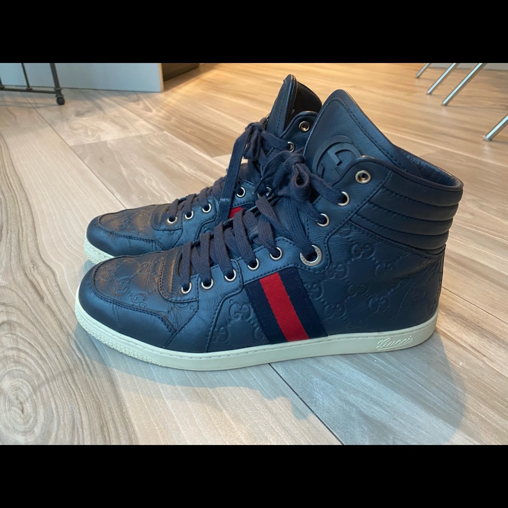 Gucci blue sneakers with  Guccissima leather and blue/ red /blue  detail.